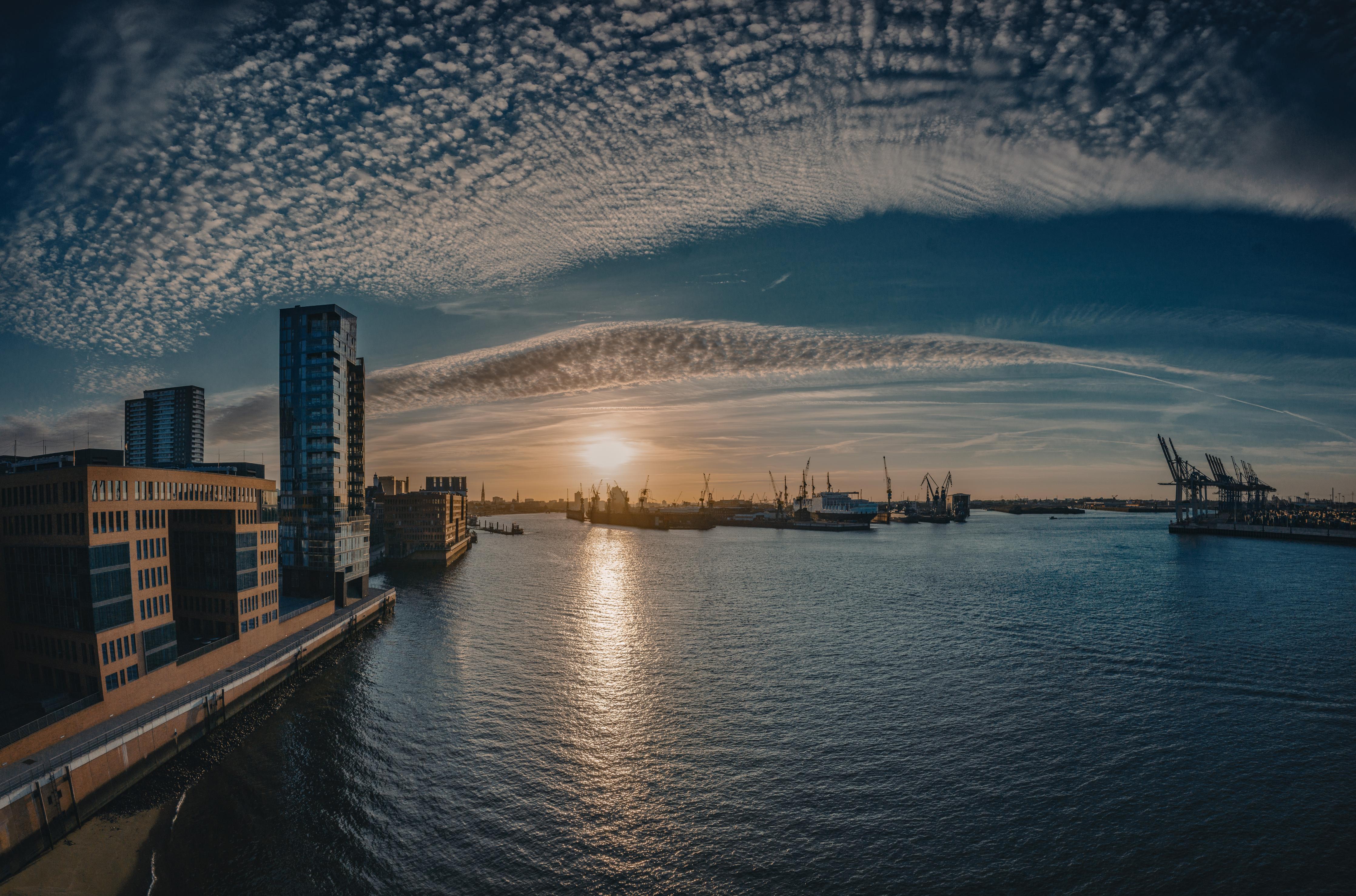 Küchenrückwand-Panoramablick Hamburg bei Sonnenuntergang