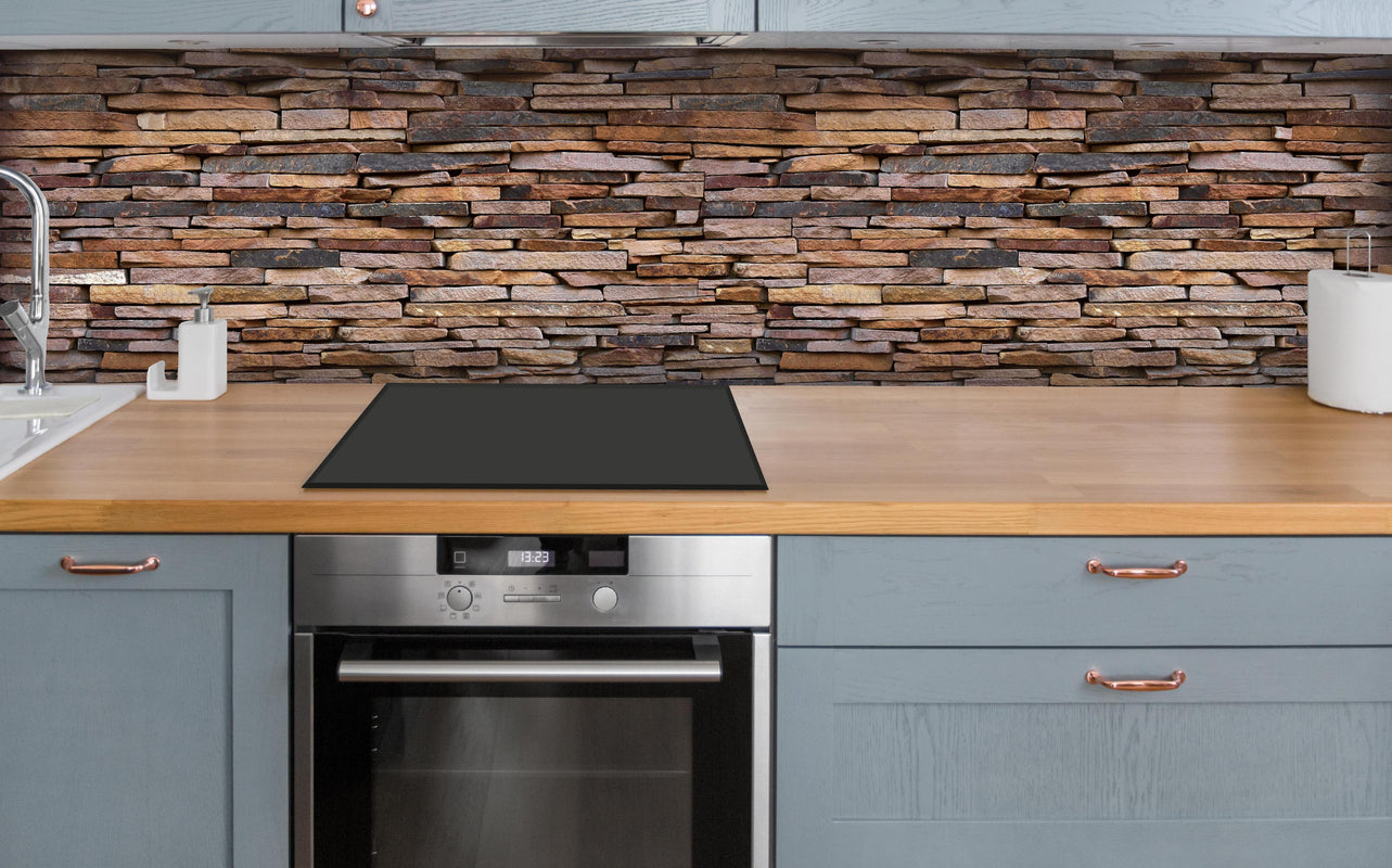 Küche - Panoramaplatte Granit über polierter Holzarbeitsplatte mit Cerankochfeld