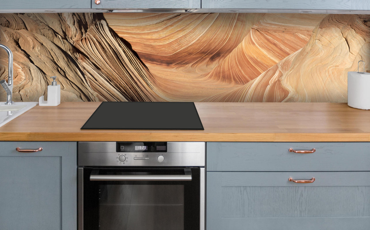Küche - Paria-Schlucht über polierter Holzarbeitsplatte mit Cerankochfeld