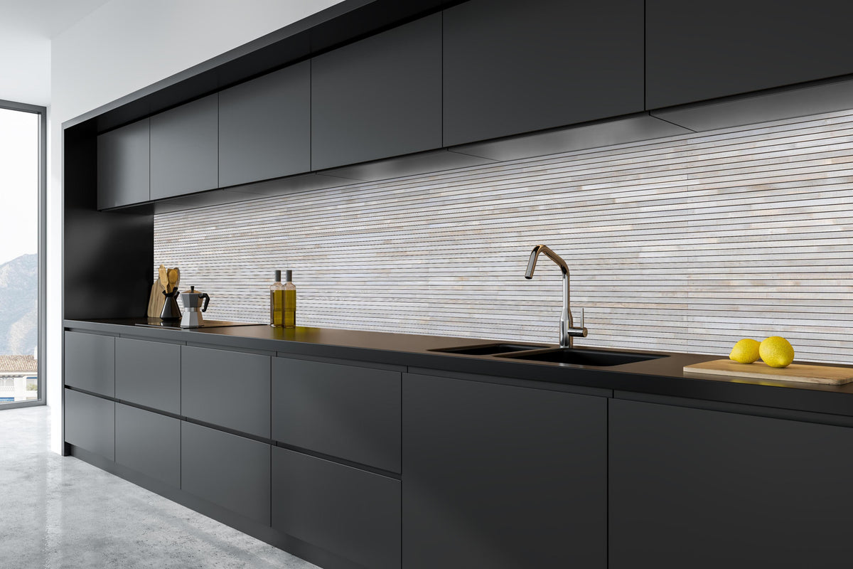 Küche - Pastellfarbige Holzfassade in tiefschwarzer matt-premium Einbauküche