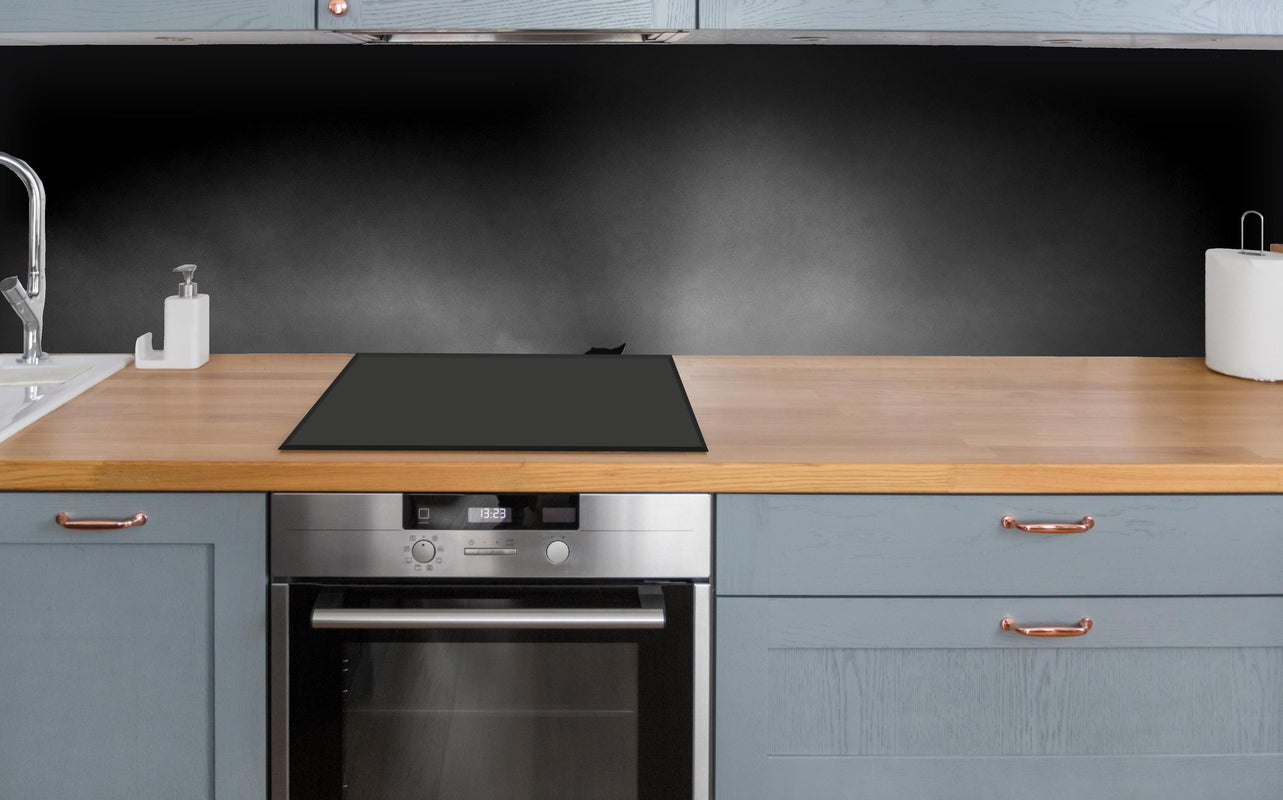 Küche - Pferd-Aufzucht in Schwarz-Weiß über polierter Holzarbeitsplatte mit Cerankochfeld