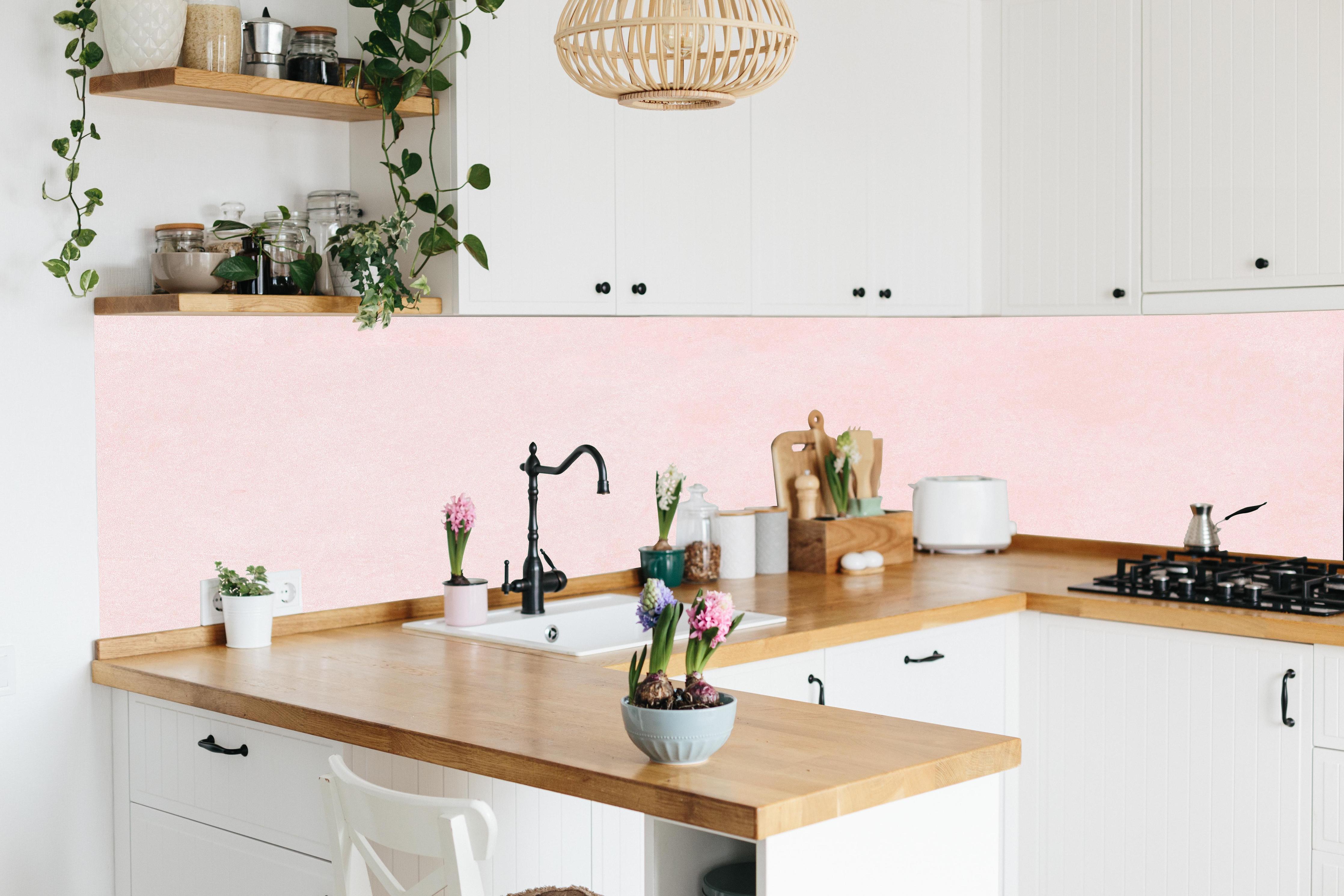 Küche - Pinke Wandtextur in lebendiger Küche mit bunten Blumen