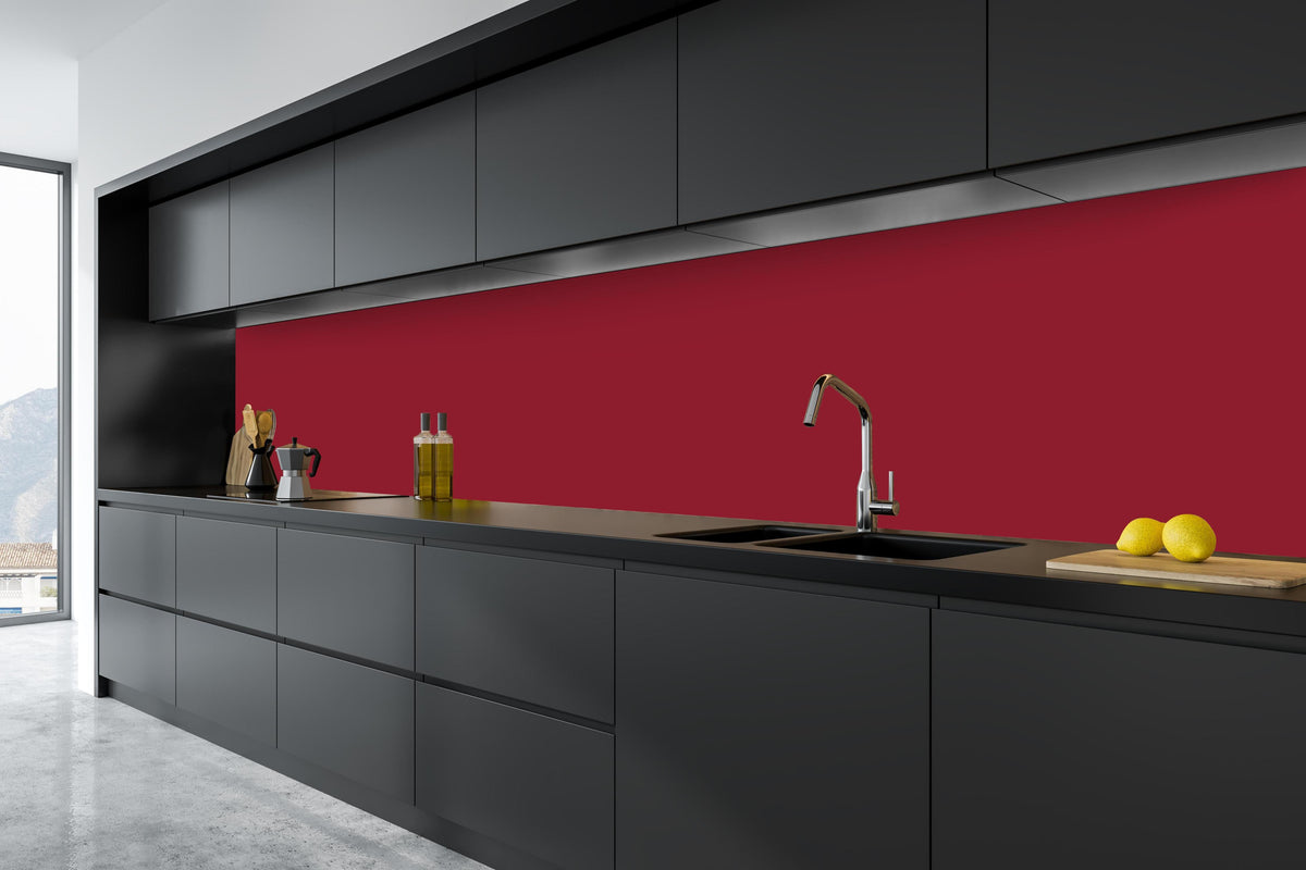 Küche - RAL 3003 (Rubinrot) in tiefschwarzer matt-premium Einbauküche