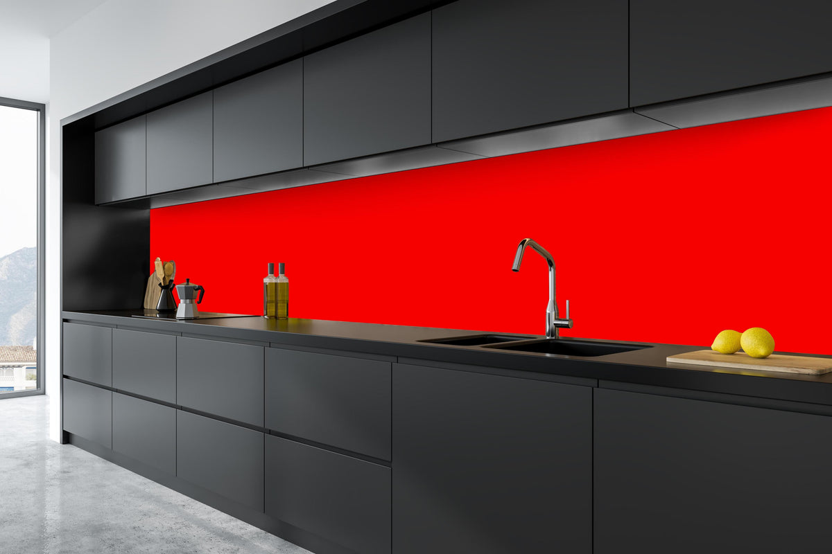 Küche - RAL 3024 (leuchtendes Rot) in tiefschwarzer matt-premium Einbauküche