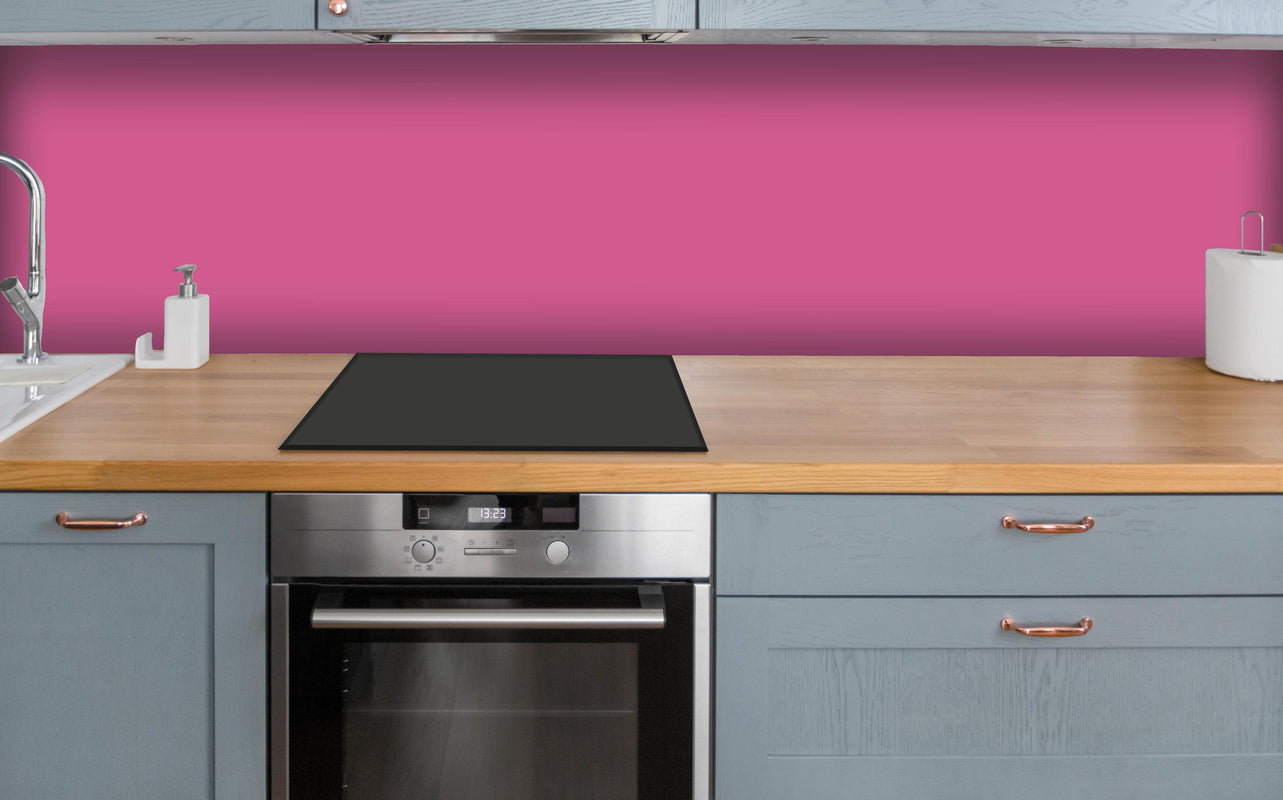 Küche - RAL 4003 (Violett über polierter Holzarbeitsplatte mit Cerankochfeld