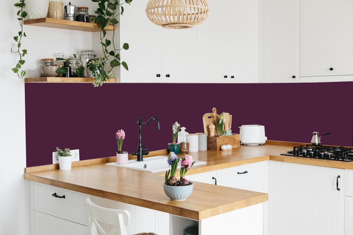 Küche - RAL 4007 (Purpurviolett) in lebendiger Küche mit bunten Blumen