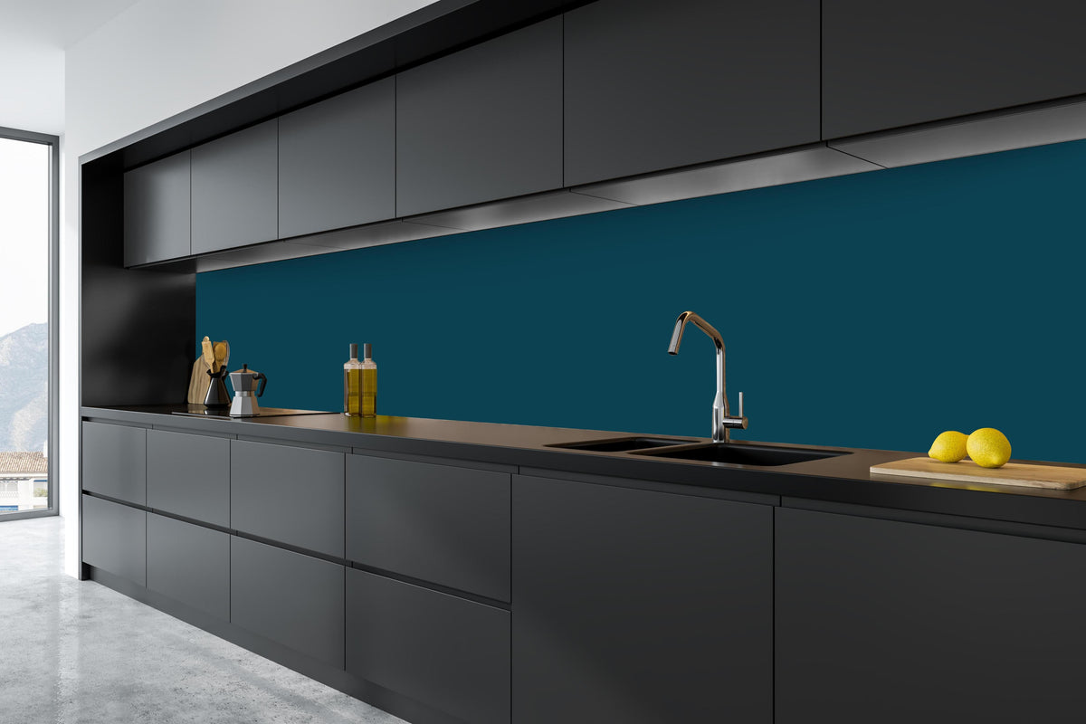 Küche - RAL 5020 (Ozeanblau) in tiefschwarzer matt-premium Einbauküche