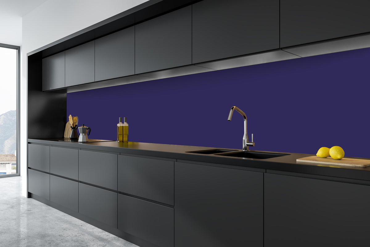 Küche - RAL 5022 (Nachtblau) in tiefschwarzer matt-premium Einbauküche