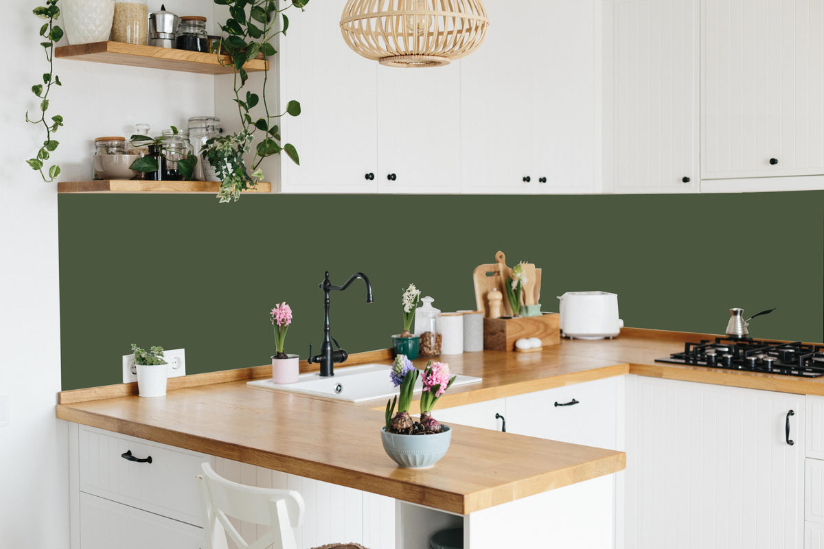Küche - RAL 6003 (olivgrün) in lebendiger Küche mit bunten Blumen