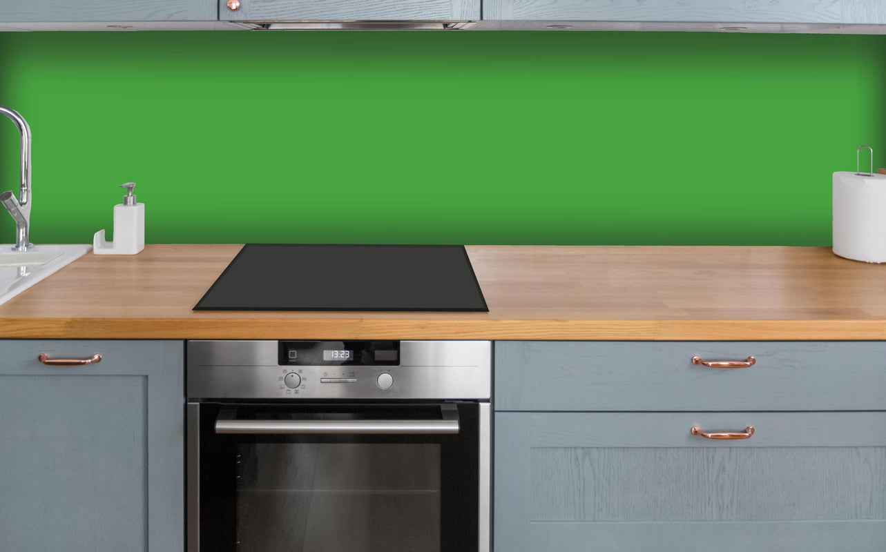 Küche - RAL 6018 (Gelbgrün) über polierter Holzarbeitsplatte mit Cerankochfeld