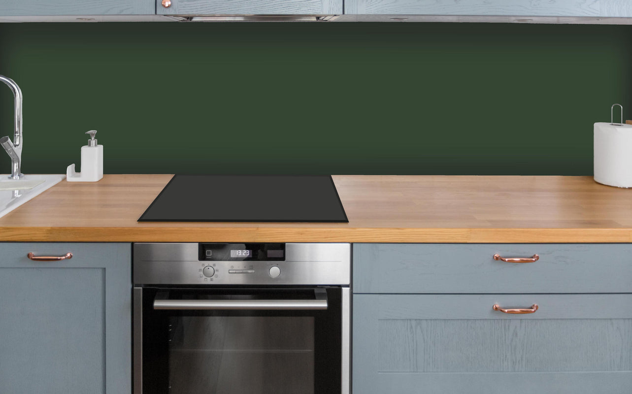 Küche - RAL 6020 (Chromgrün) über polierter Holzarbeitsplatte mit Cerankochfeld