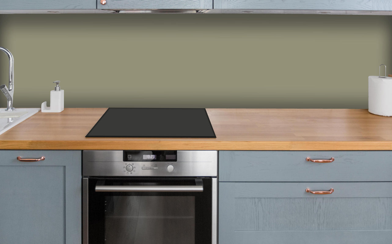 Küche - RAL 7034 (Gelbgrau) über polierter Holzarbeitsplatte mit Cerankochfeld