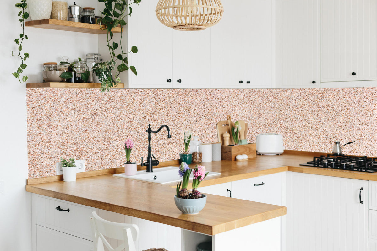 Küche - Rot-Weißer Granitstein in lebendiger Küche mit bunten Blumen