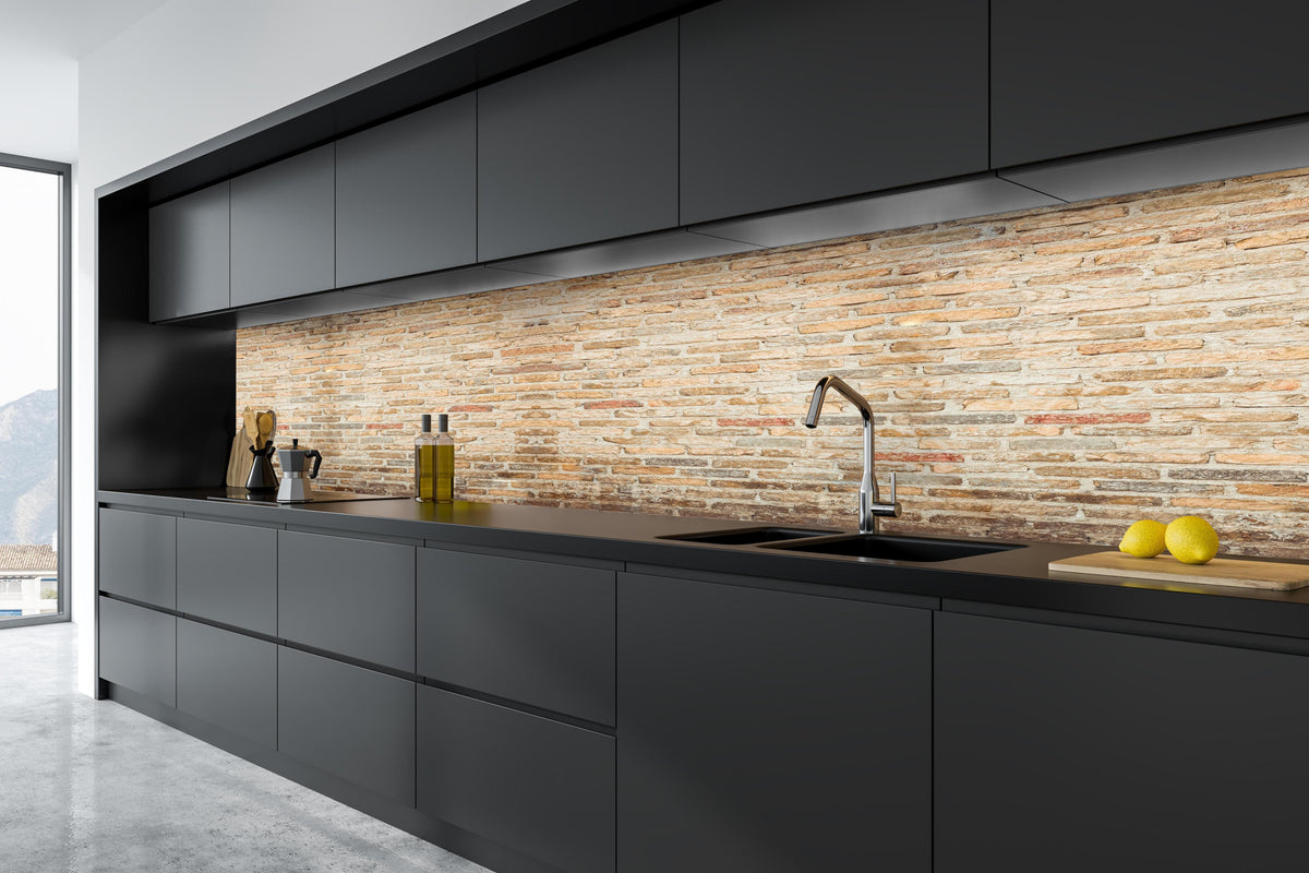 Küche - Rustikale Backsteinmauer in tiefschwarzer matt-premium Einbauküche