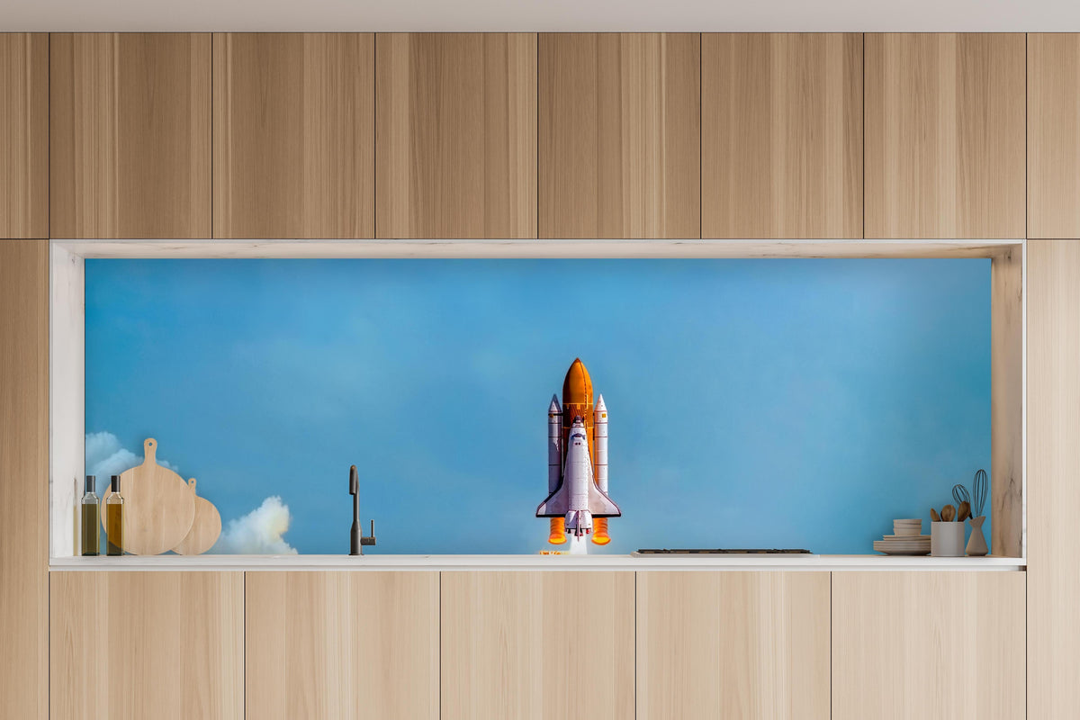 Küche - STS-135 Atlantis-Start in charakteristischer Vollholz-Küche mit modernem Gasherd