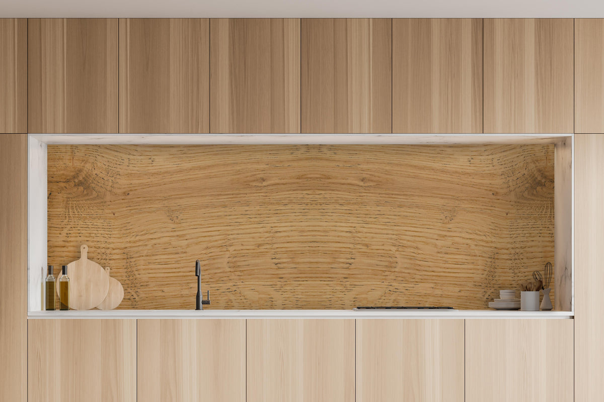 Küche - Schöne helle Holzplatte in charakteristischer Vollholz-Küche mit modernem Gasherd