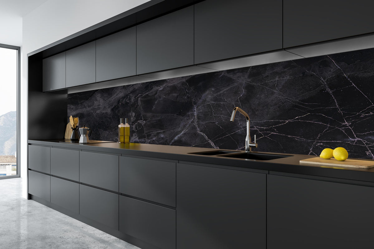 Küche - Schwarz-grauer Marmor in tiefschwarzer matt-premium Einbauküche