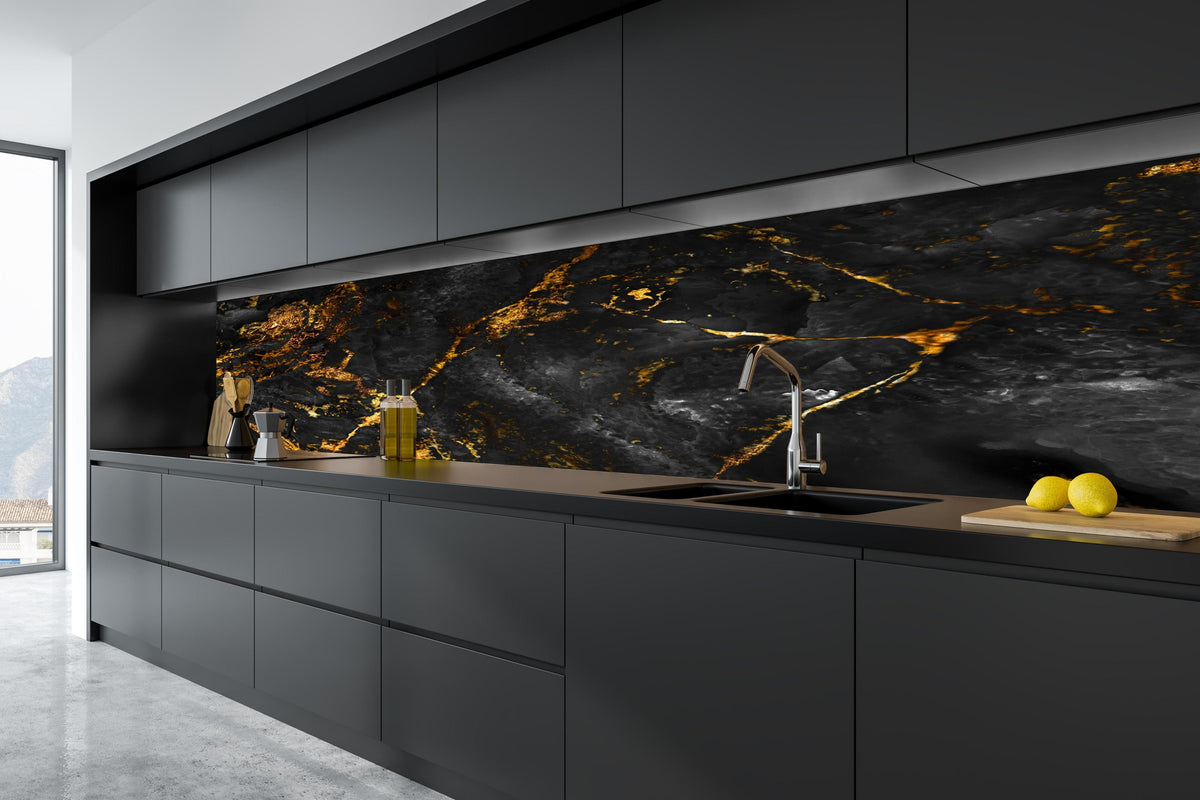 Küche - Schwarzer Marmor mit goldenen Adern in tiefschwarzer matt-premium Einbauküche