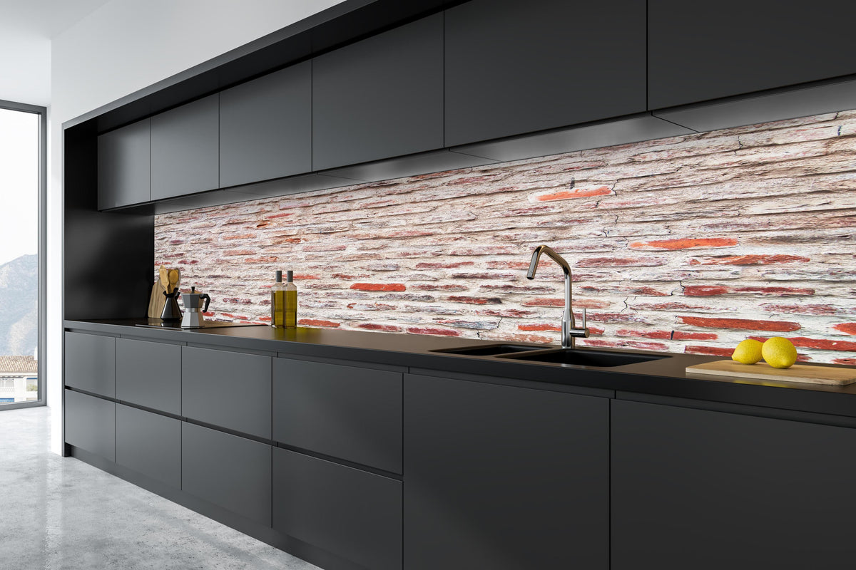 Küche - Sehr alte kaputte Steinmauer in tiefschwarzer matt-premium Einbauküche