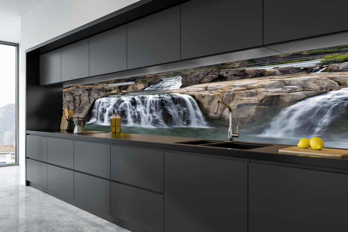 Küche - Shoshone Wasserfall in tiefschwarzer matt-premium Einbauküche