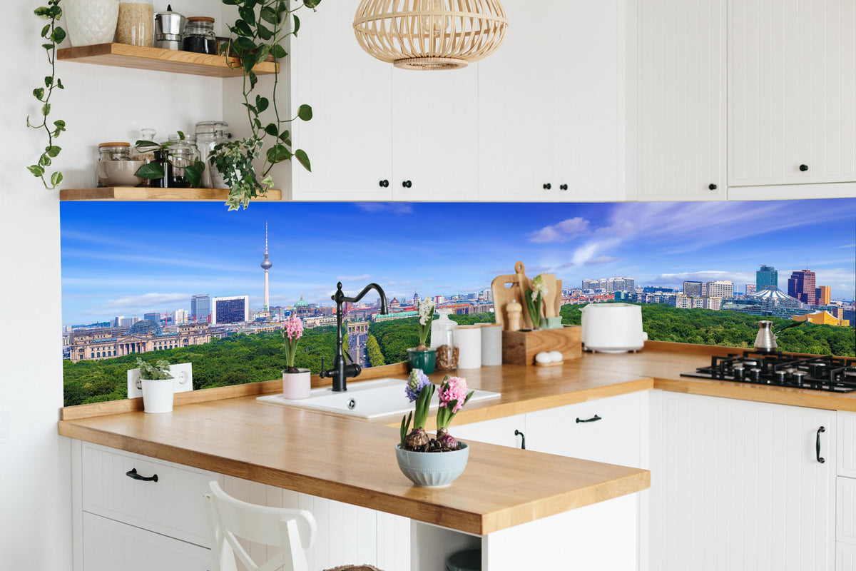 Küche - Skyline von Berlin in lebendiger Küche mit bunten Blumen