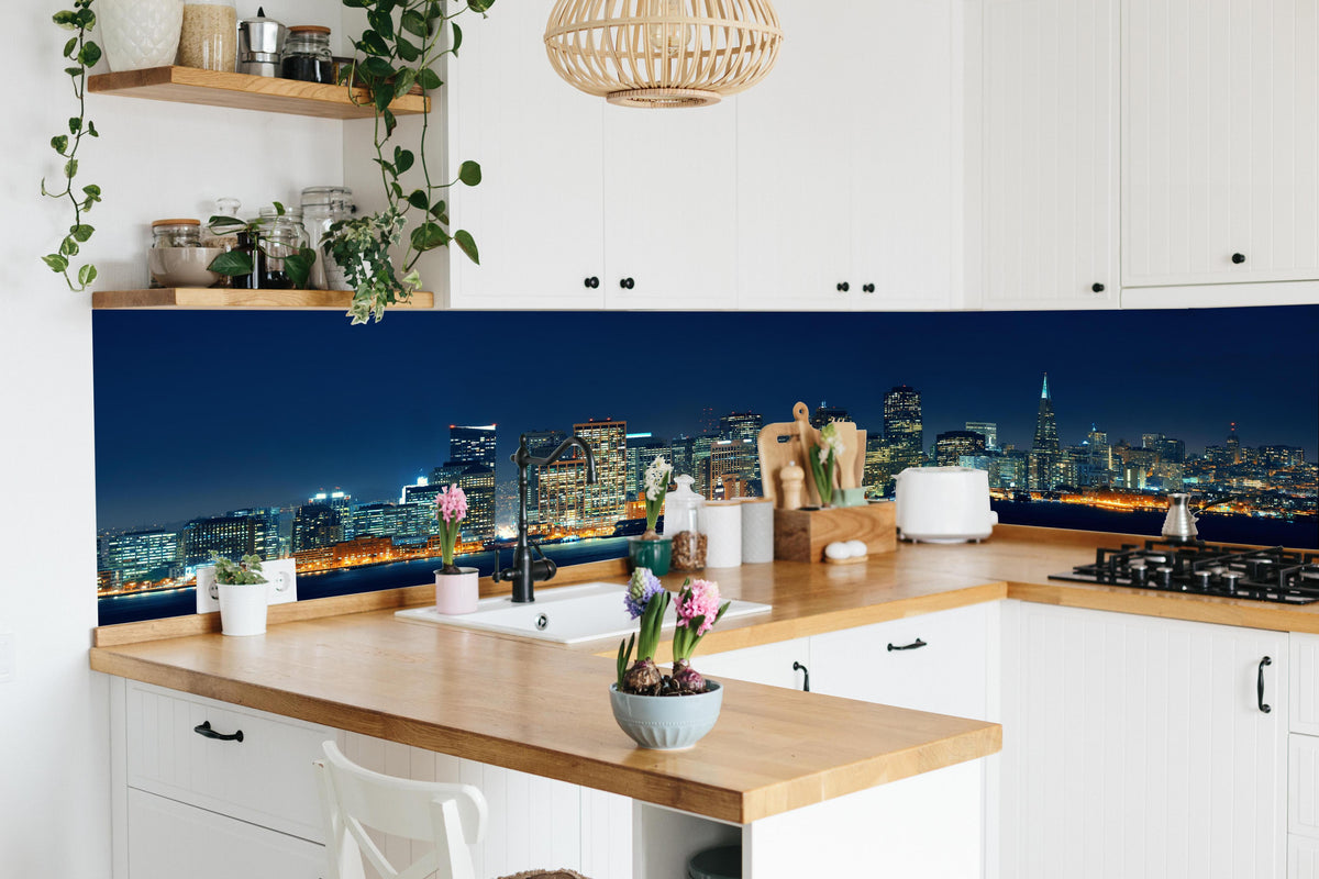Küche - Skyline von San Francisco in lebendiger Küche mit bunten Blumen