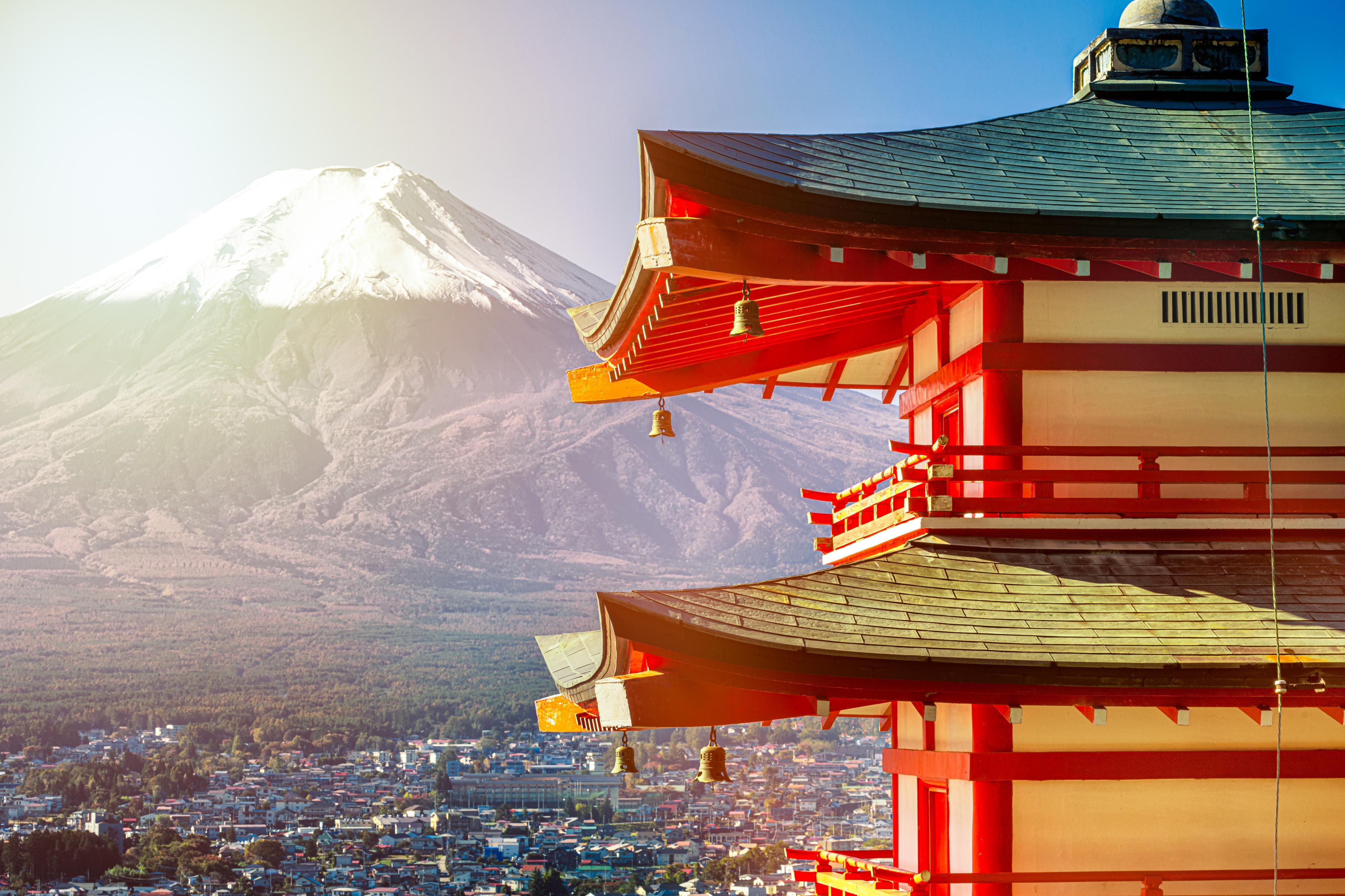 Küchenrückwand-Sonnenaufgang des Berges Fuji und rote Pagode