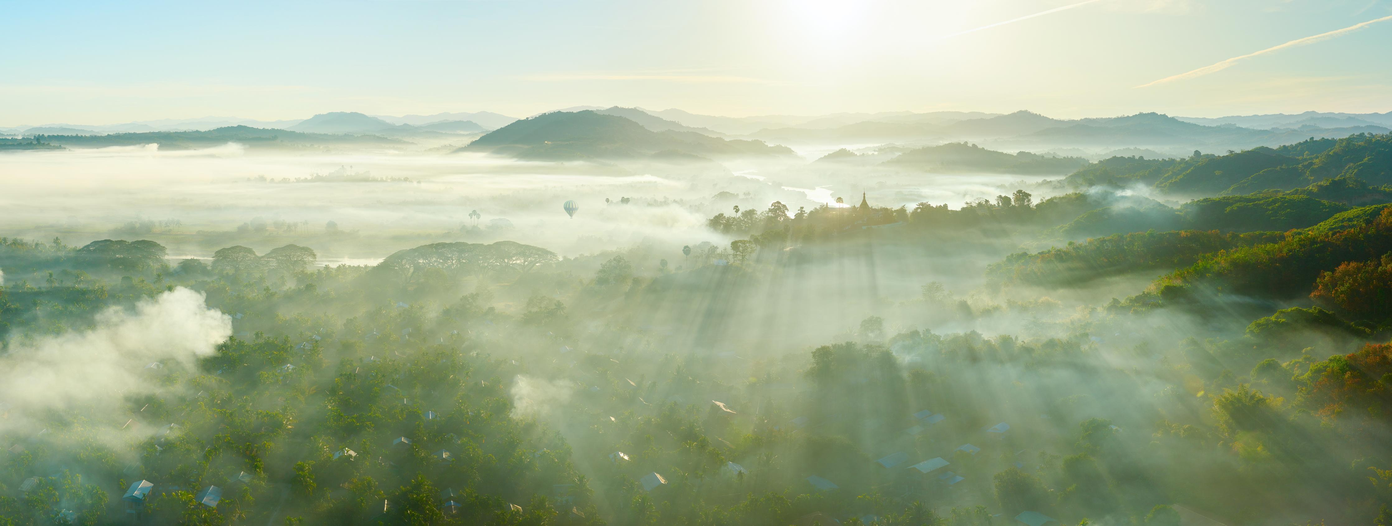 Küchenrückwand-Sonnenaufgang in den Bergen Myanmars