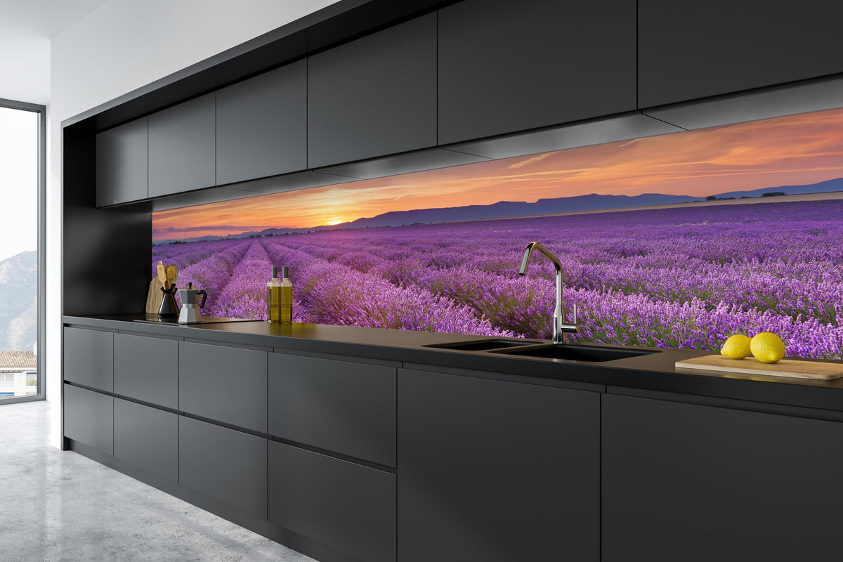 Küche - Sonnenaufgang über Lavendelfelder - Provence in tiefschwarzer matt-premium Einbauküche