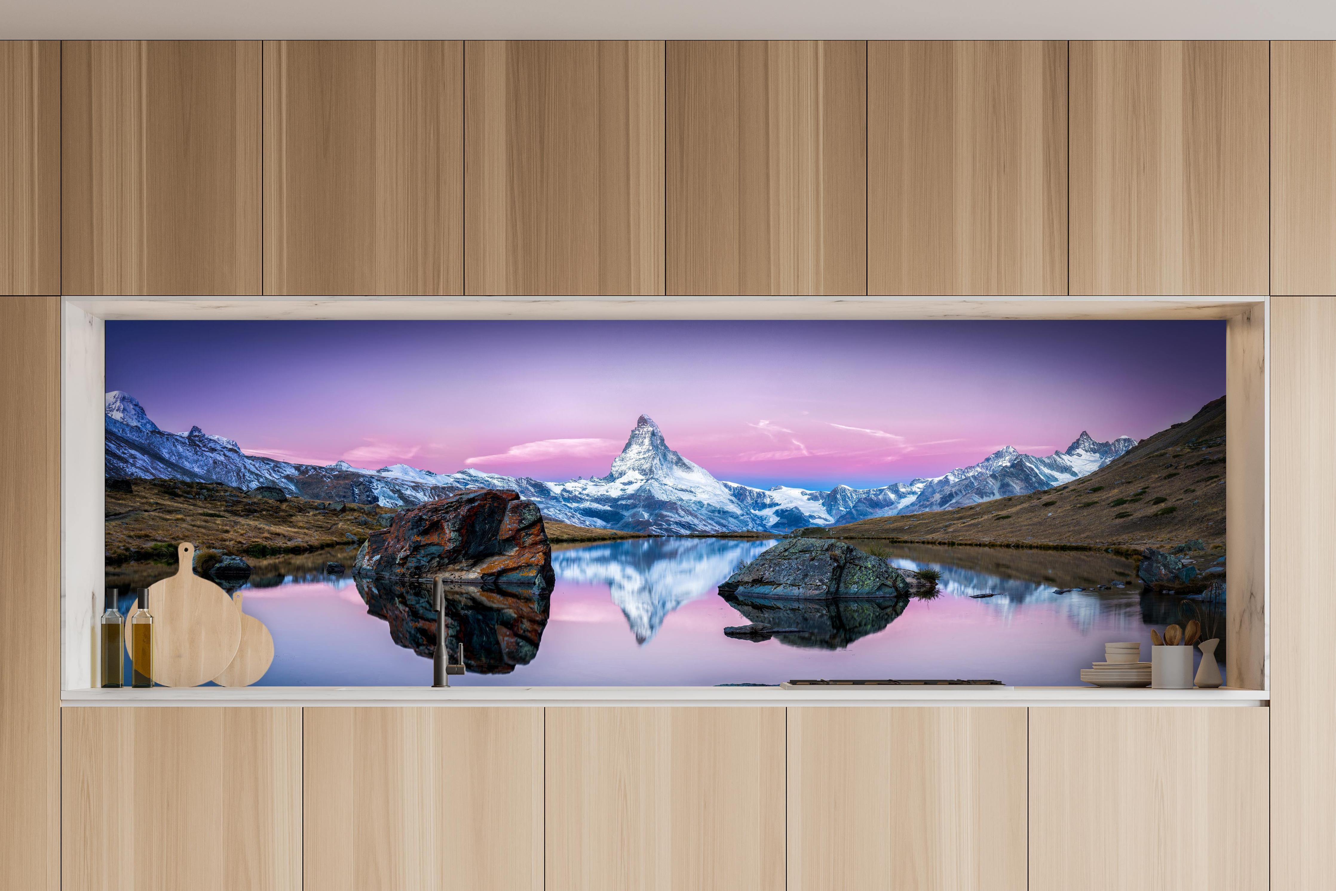 Küche - Stellisee in Schweiz - Matterhorn Panorama in charakteristischer Vollholz-Küche mit modernem Gasherd