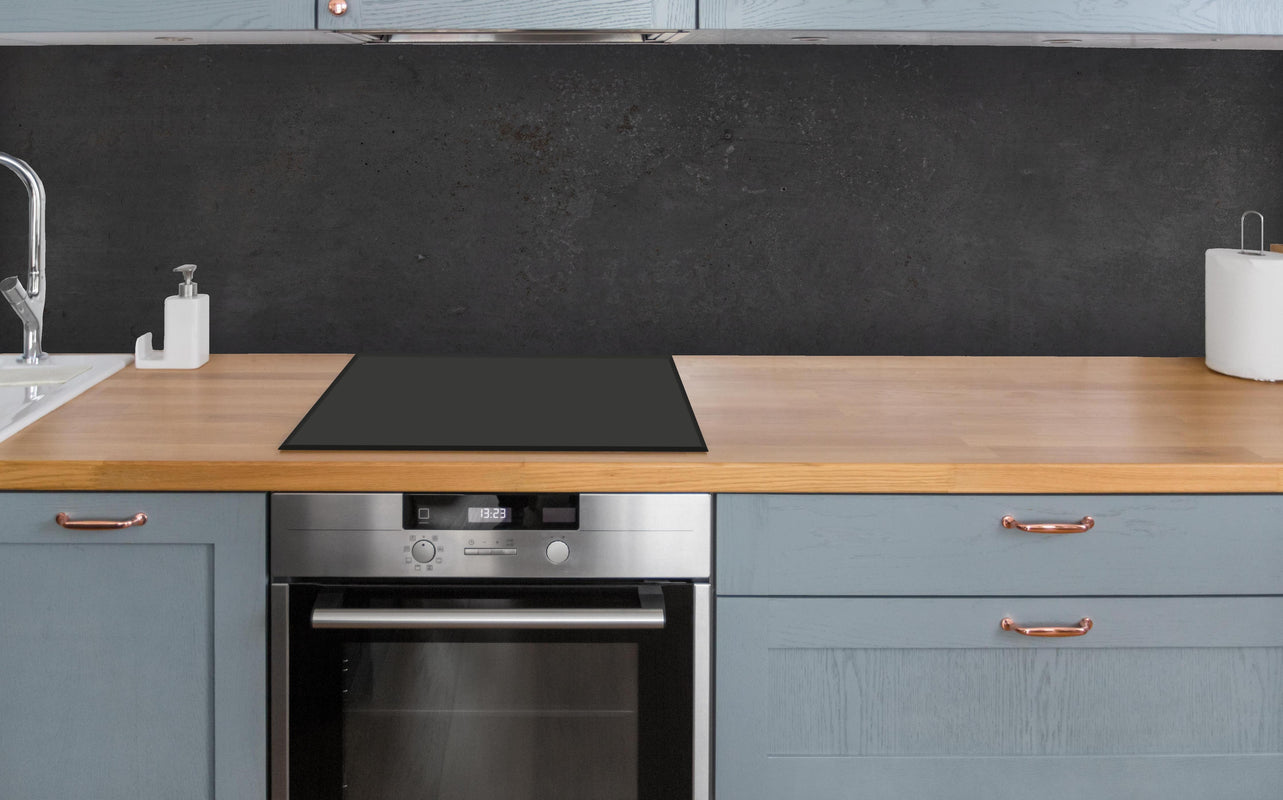 Küche - Textur von poliertem Beton über polierter Holzarbeitsplatte mit Cerankochfeld
