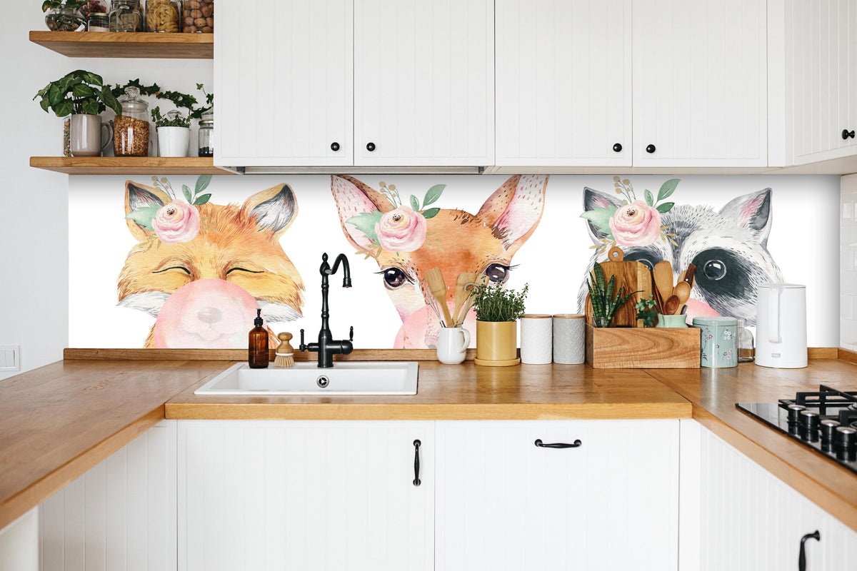 Küche - Tier Cartoon isoliert in weißer Küche hinter Gewürzen und Kochlöffeln aus Holz