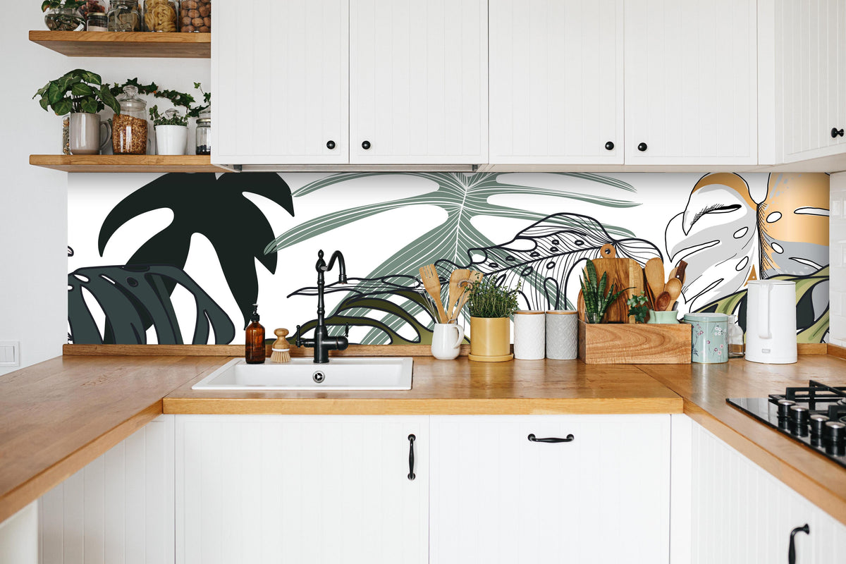 Küche - Tropische Blätter in weißer Küche hinter Gewürzen und Kochlöffeln aus Holz