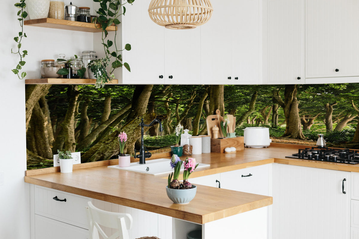 Küche - Tropischer Wald auf der Insel Havelock in lebendiger Küche mit bunten Blumen
