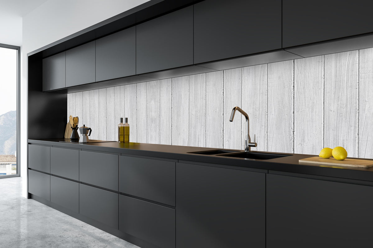 Küche - Vertikaler Hintergrund aus weißem Holz in tiefschwarzer matt-premium Einbauküche