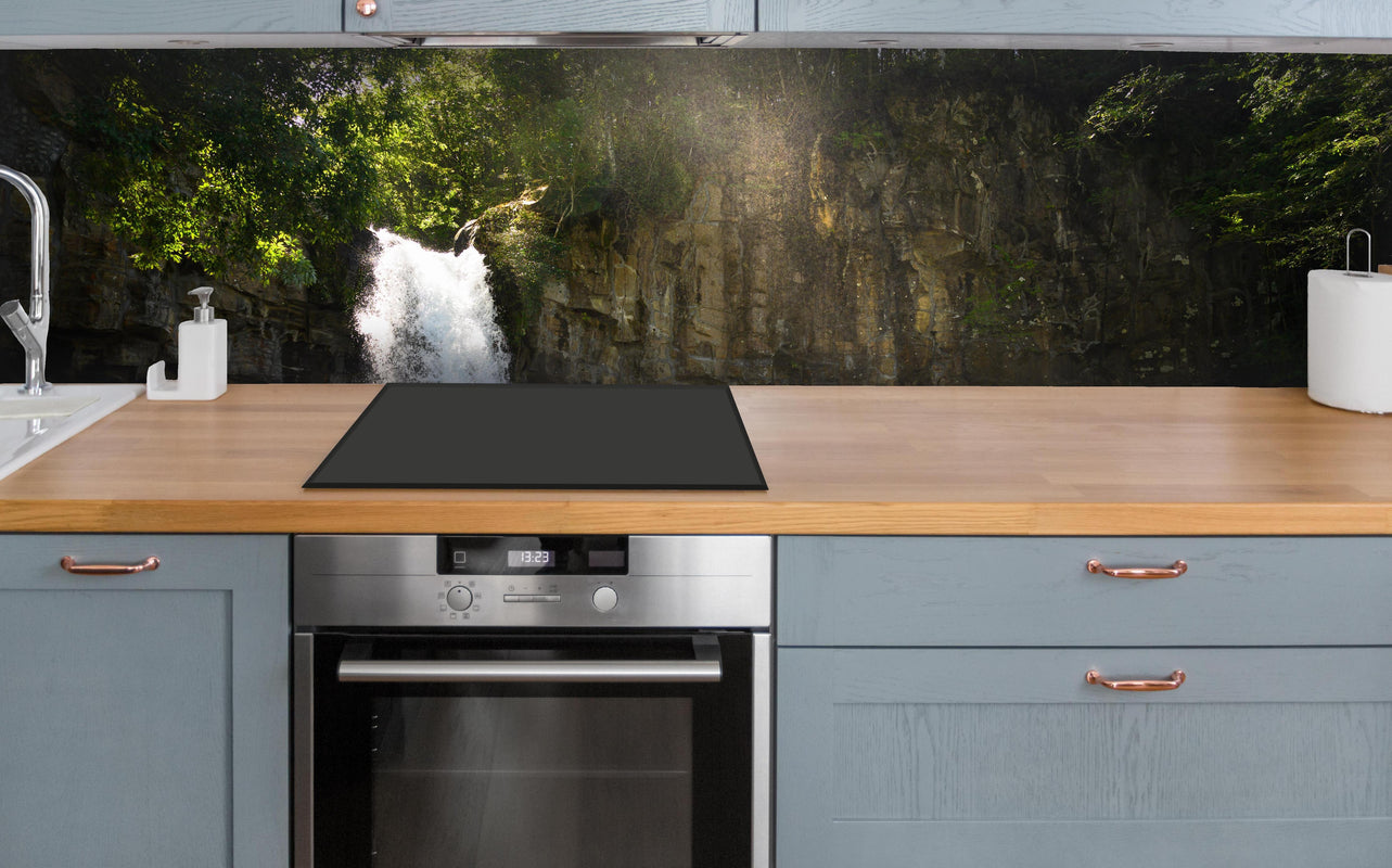 Küche - Wancheng - Wasserfall über polierter Holzarbeitsplatte mit Cerankochfeld