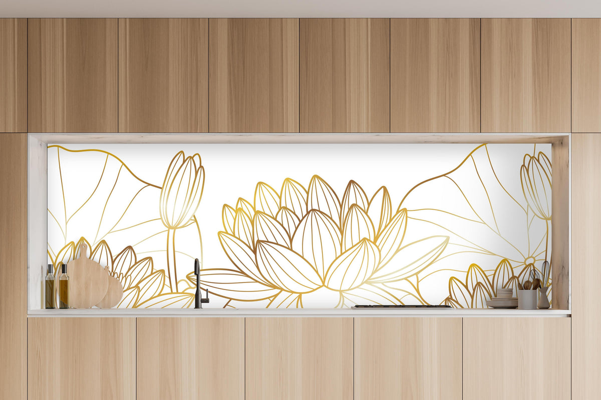 Küche - Weiß-goldene Blüten in charakteristischer Vollholz-Küche mit modernem Gasherd