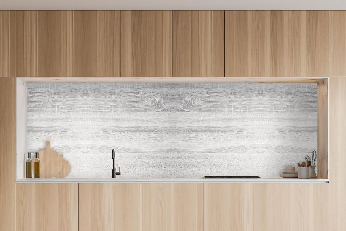 Küche - Weiße helle verwitterte Holztextur in charakteristischer Vollholz-Küche mit modernem Gasherd
