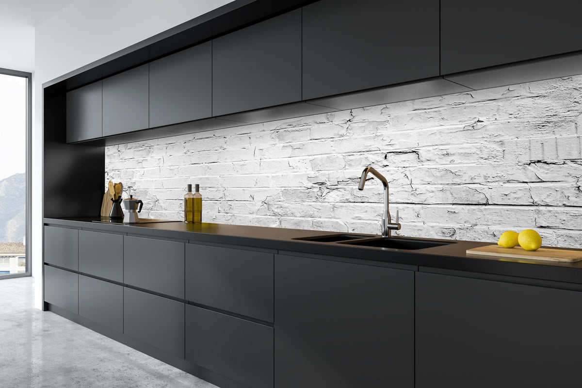 Küche - Weißer rustikaler Mauerwerk in tiefschwarzer matt-premium Einbauküche
