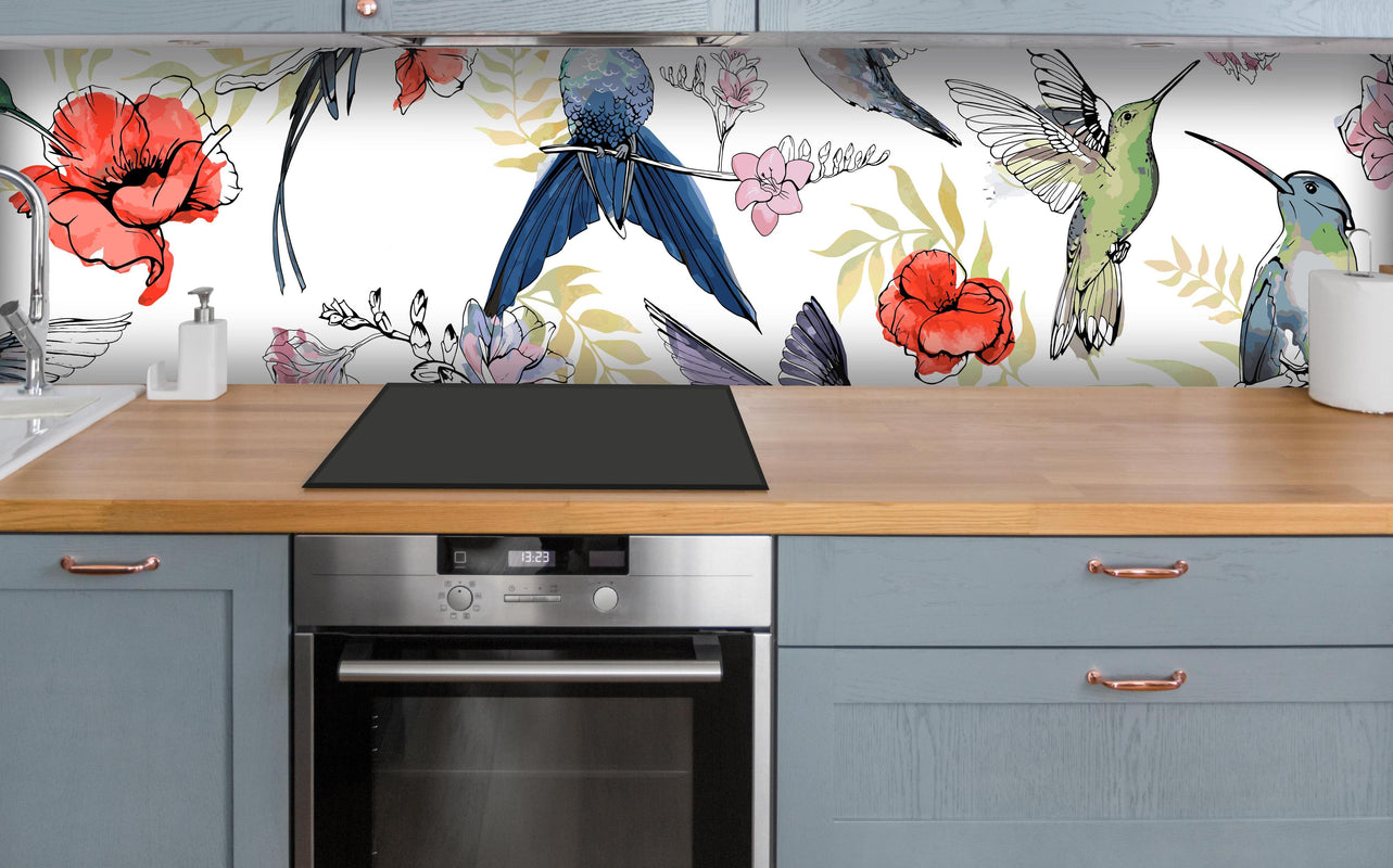 Küche - Wunderschöne Kolibris über polierter Holzarbeitsplatte mit Cerankochfeld