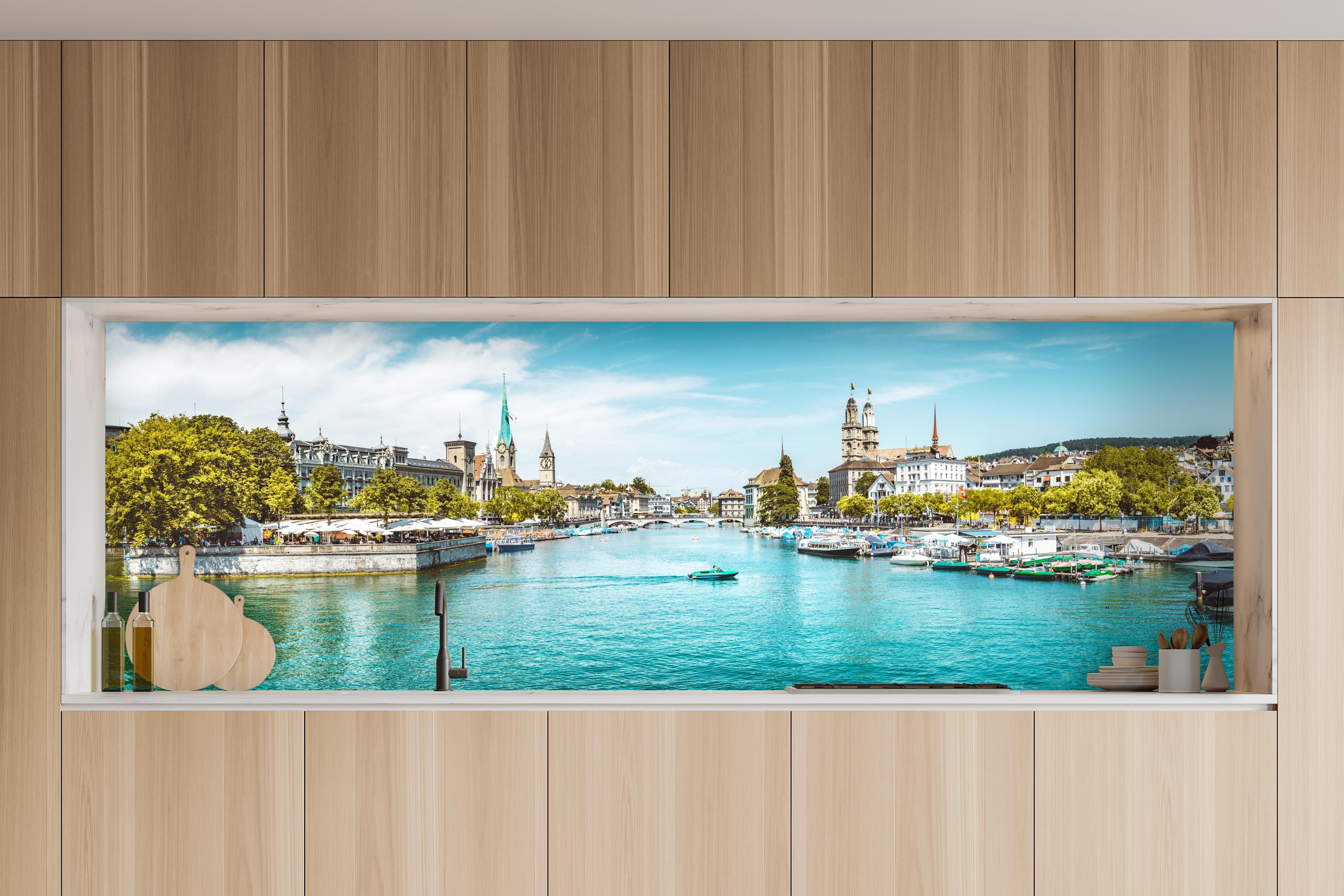 Küche - Zürich Skyline Panorama mit Fluss Limmat in charakteristischer Vollholz-Küche mit modernem Gasherd