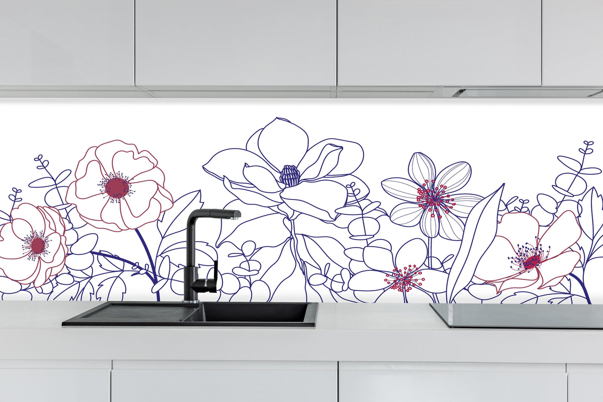 Küche - Künstlerische Blumen Lineart Zeichnung hinter weißen Hochglanz-Küchenregalen und schwarzem Wasserhahn