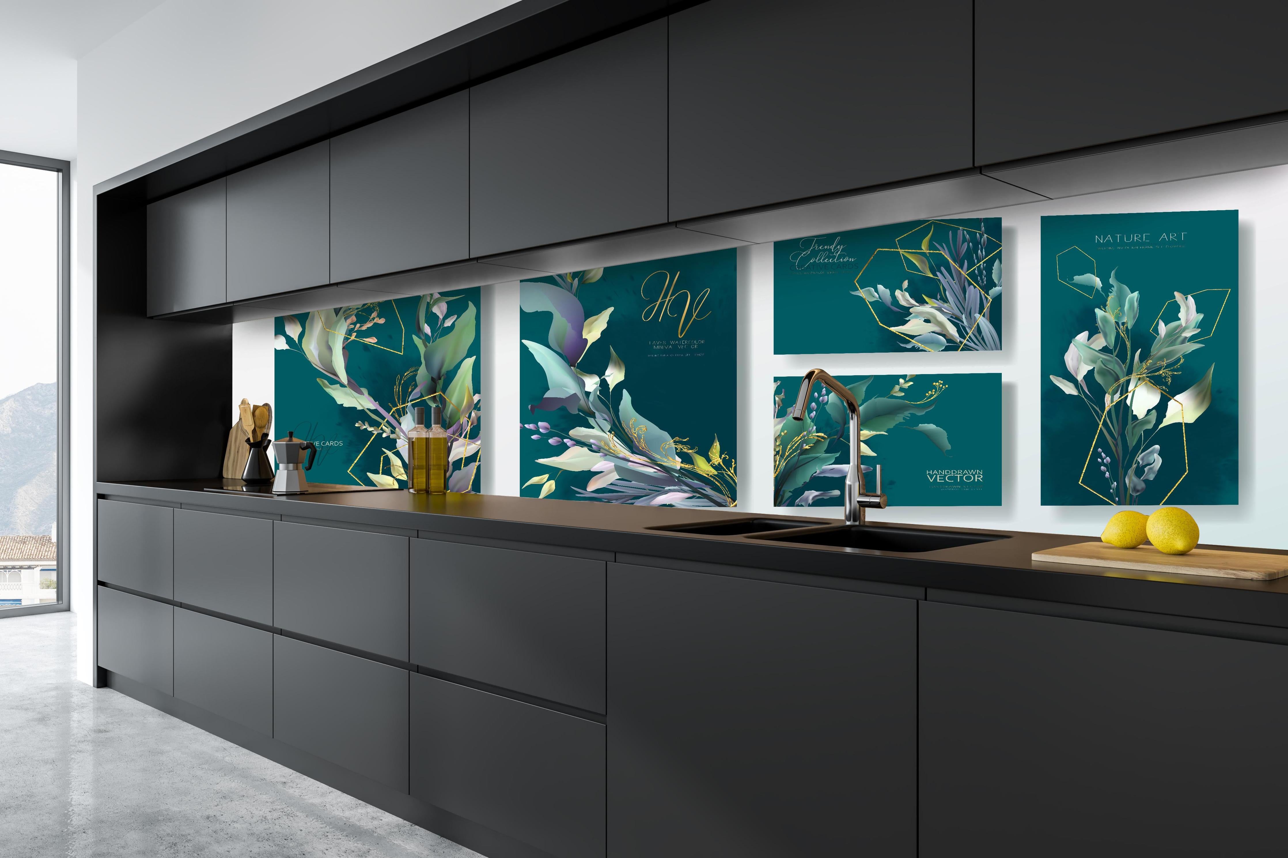 Küche - Kunstdesign Grüne Blätter auf Dunkel hinter weißen Hochglanz-Küchenregalen und schwarzem Wasserhahn