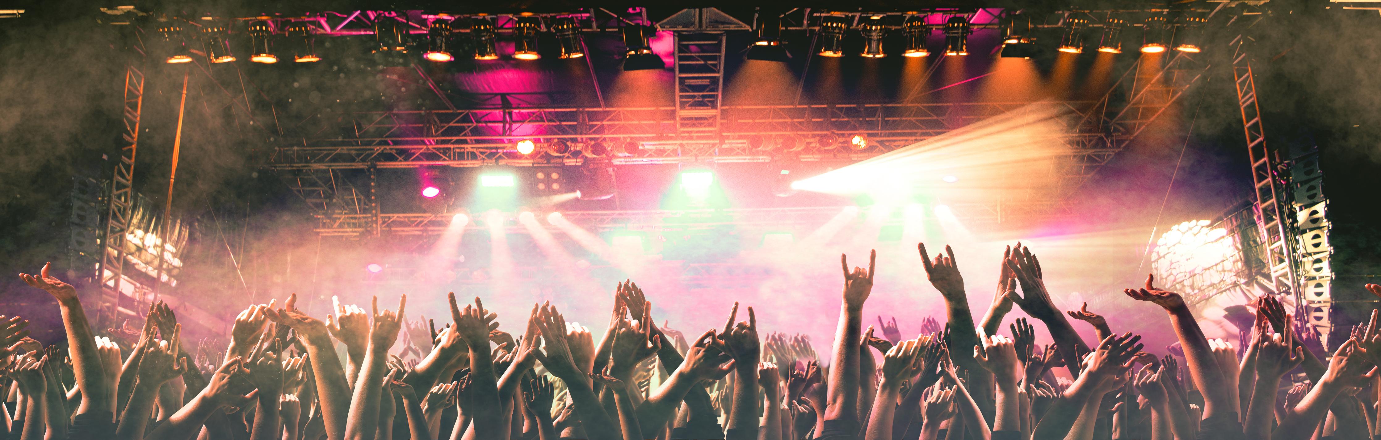 Küchenrückwand-Lebhaftes Live-Musikkonzert mit Publikum