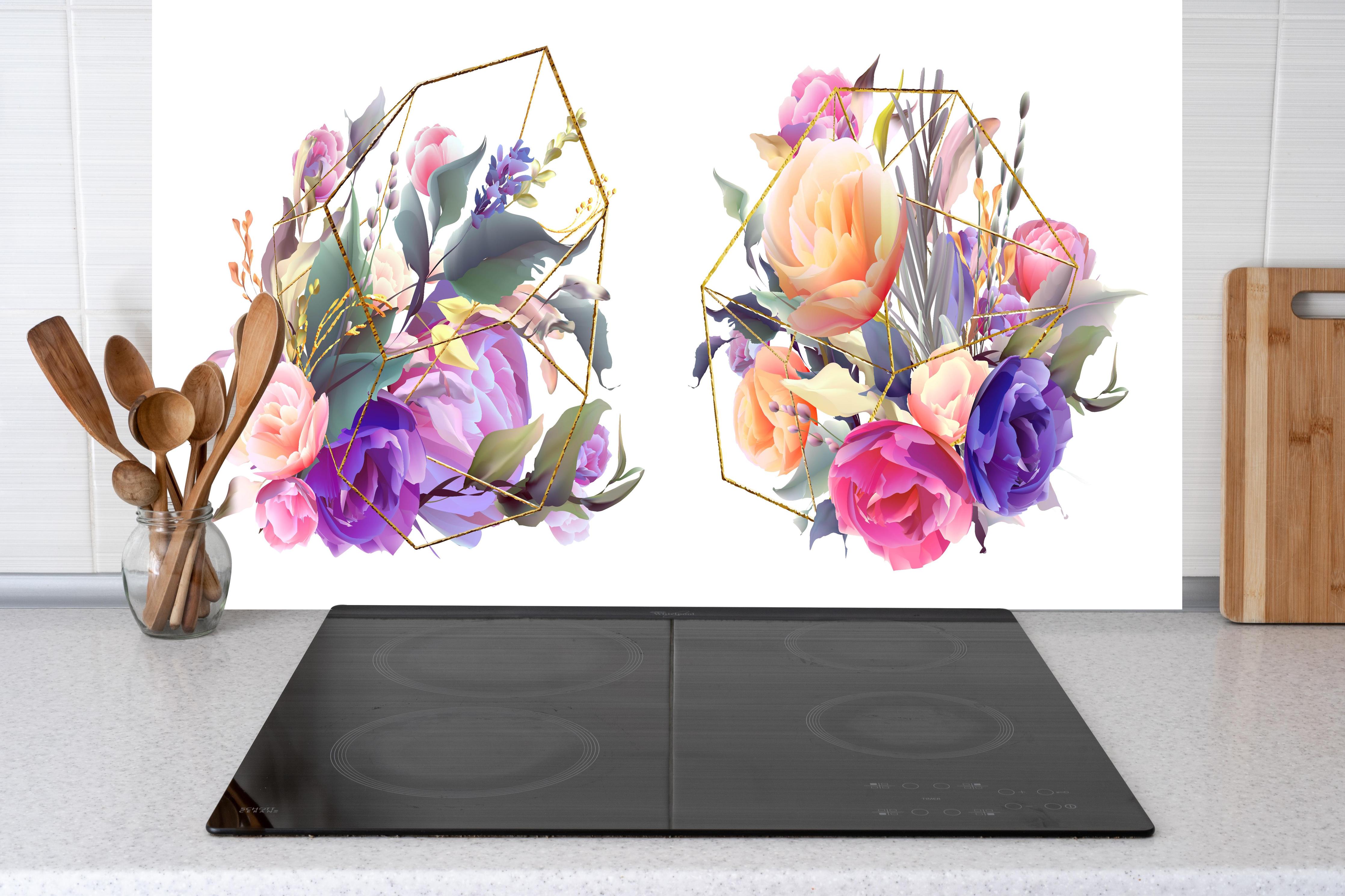 Küche - Moderne Blumenkunst mit geometrischem Stil hinter weißen Hochglanz-Küchenregalen und schwarzem Wasserhahn