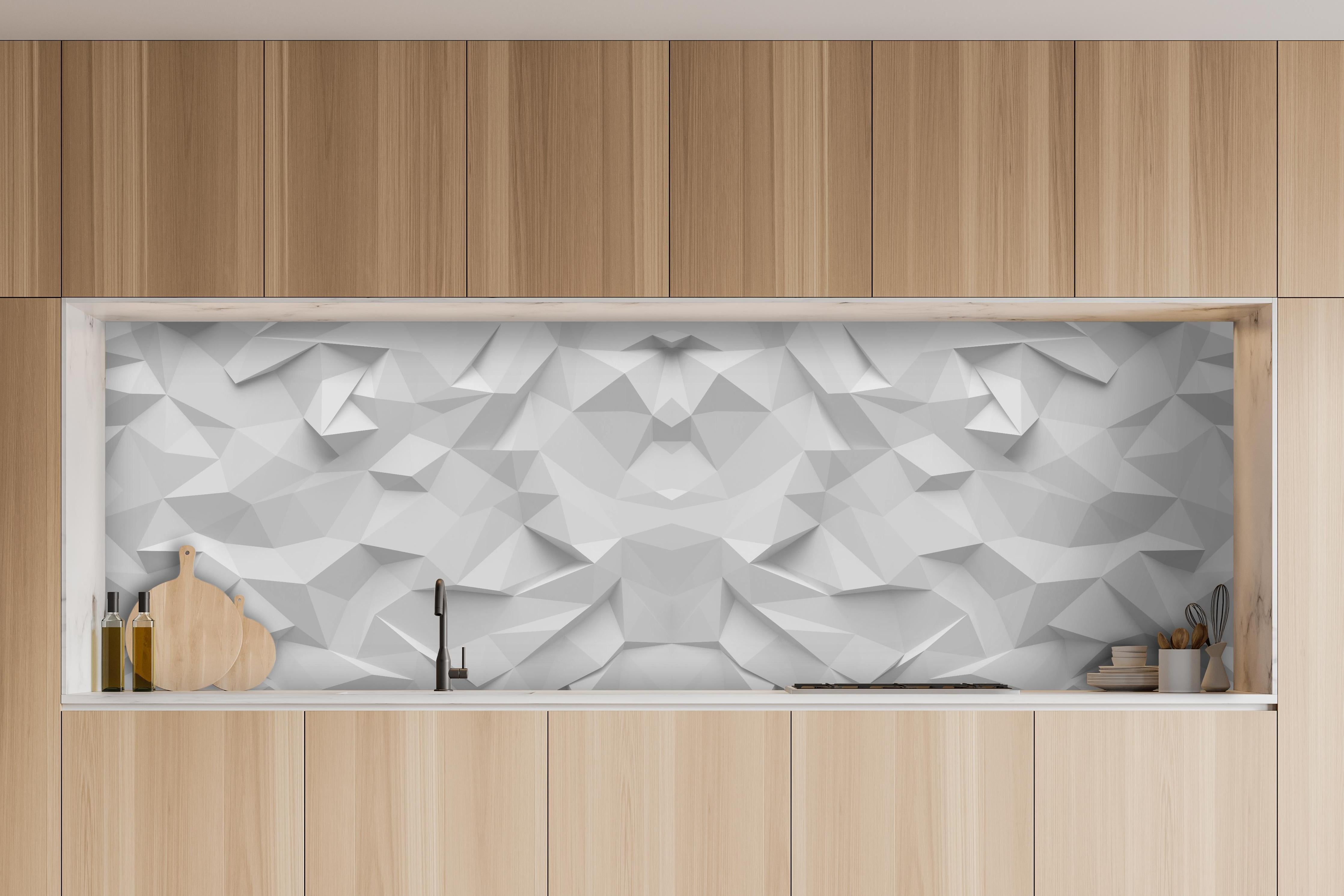 Küche - Moderne Grau-Weiße Geometrische Formen hinter weißen Hochglanz-Küchenregalen und schwarzem Wasserhahn