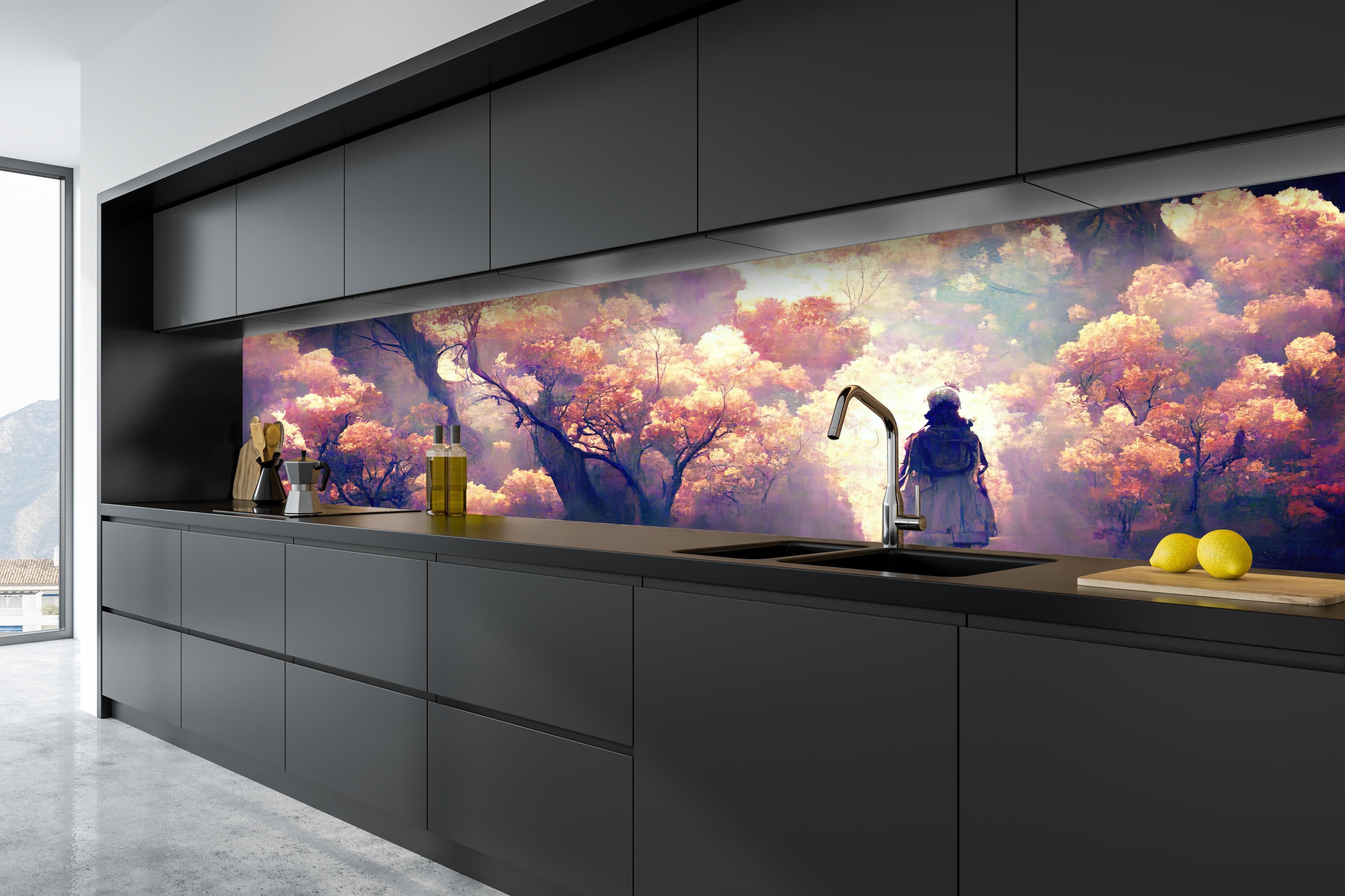 Küche - Moderne Kunst - Person in den Wäldern hinter weißen Hochglanz-Küchenregalen und schwarzem Wasserhahn