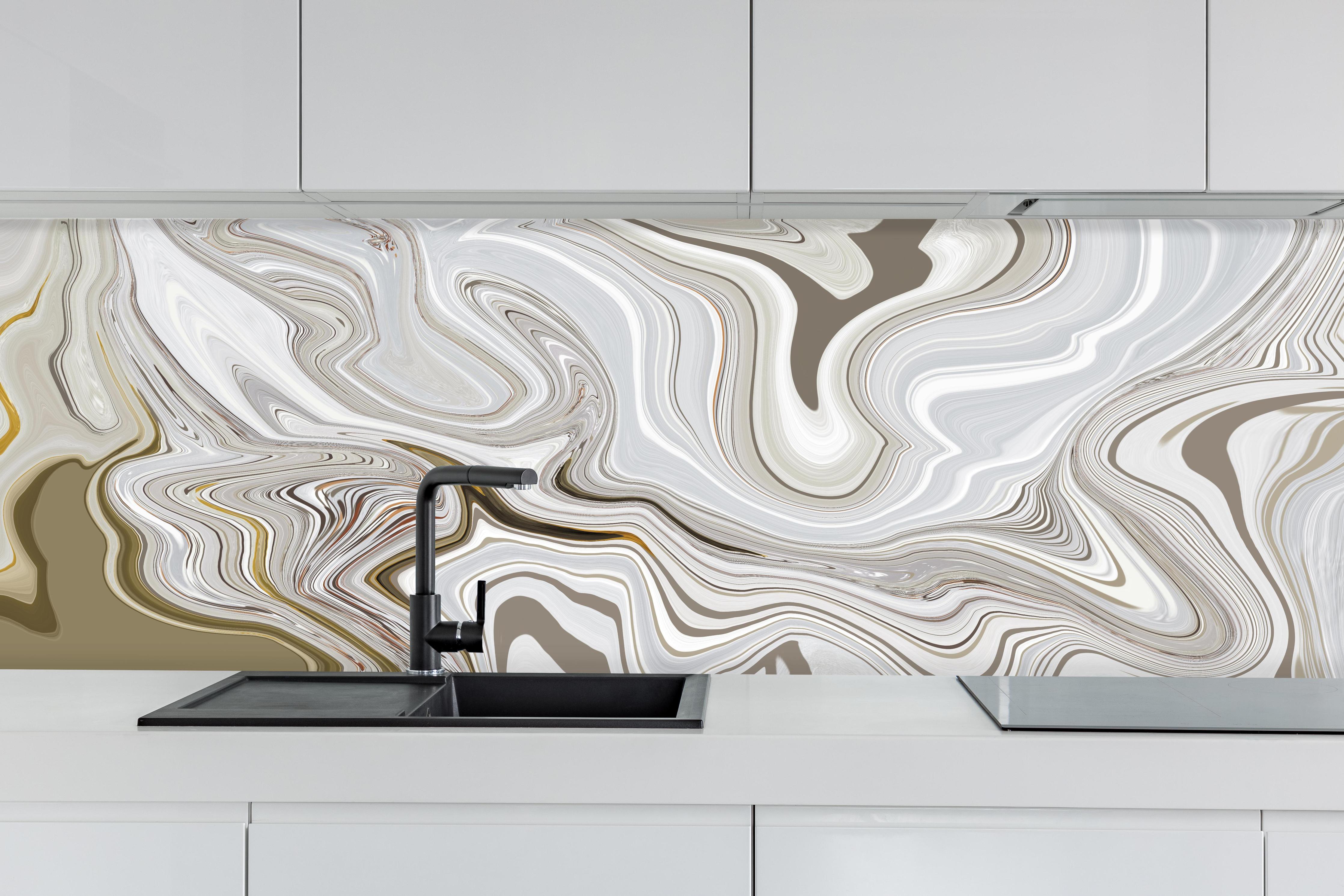 Küche - Modernes Kunstwerk - Flüssigkunst hinter weißen Hochglanz-Küchenregalen und schwarzem Wasserhahn