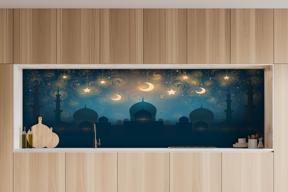 Küche - Mystische Moschee Silhouette bei Sternennacht hinter weißen Hochglanz-Küchenregalen und schwarzem Wasserhahn