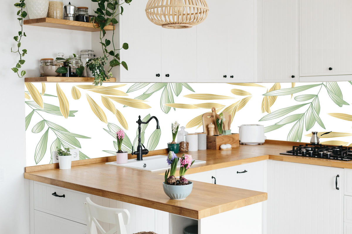Küche - Nahtloses Muster Mit Grünen Olivenzweigen hinter weißen Hochglanz-Küchenregalen und schwarzem Wasserhahn